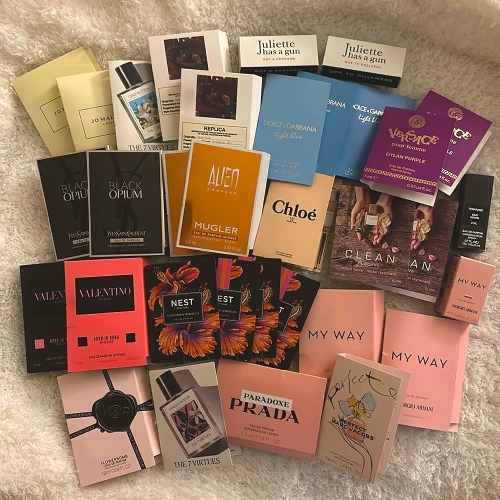 Perfume Sampler Set 🌸 - Picture 1 of 2